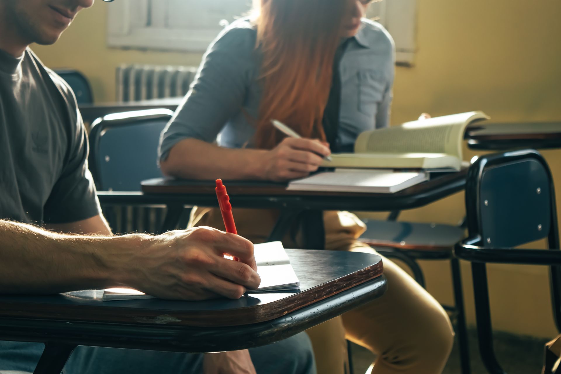 Alumnos en clase — formación teórica y práctica